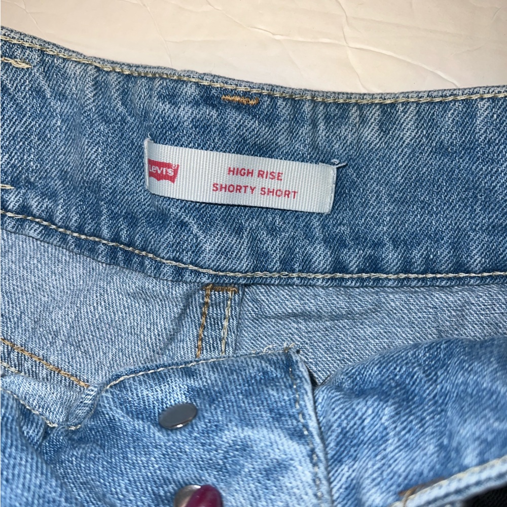 Levi’s High Rise Shorty Short - Picture 3 of 10